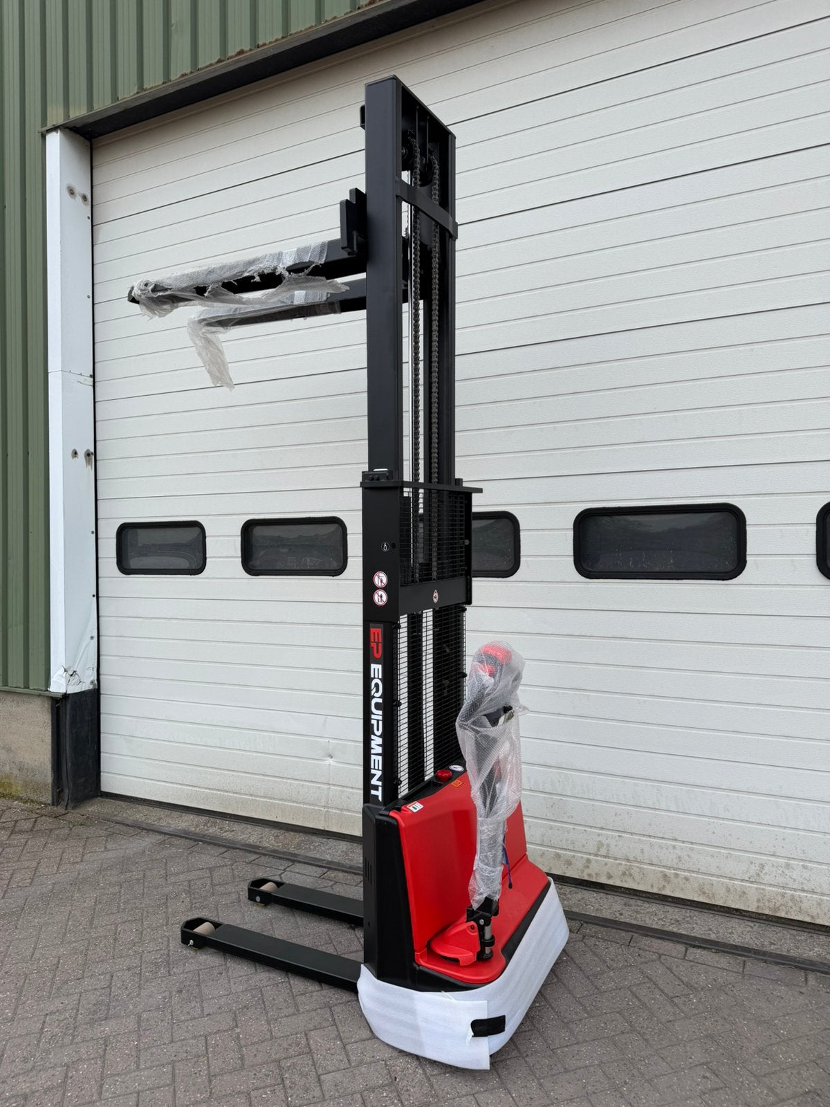 Electrische stapelaar nieuw