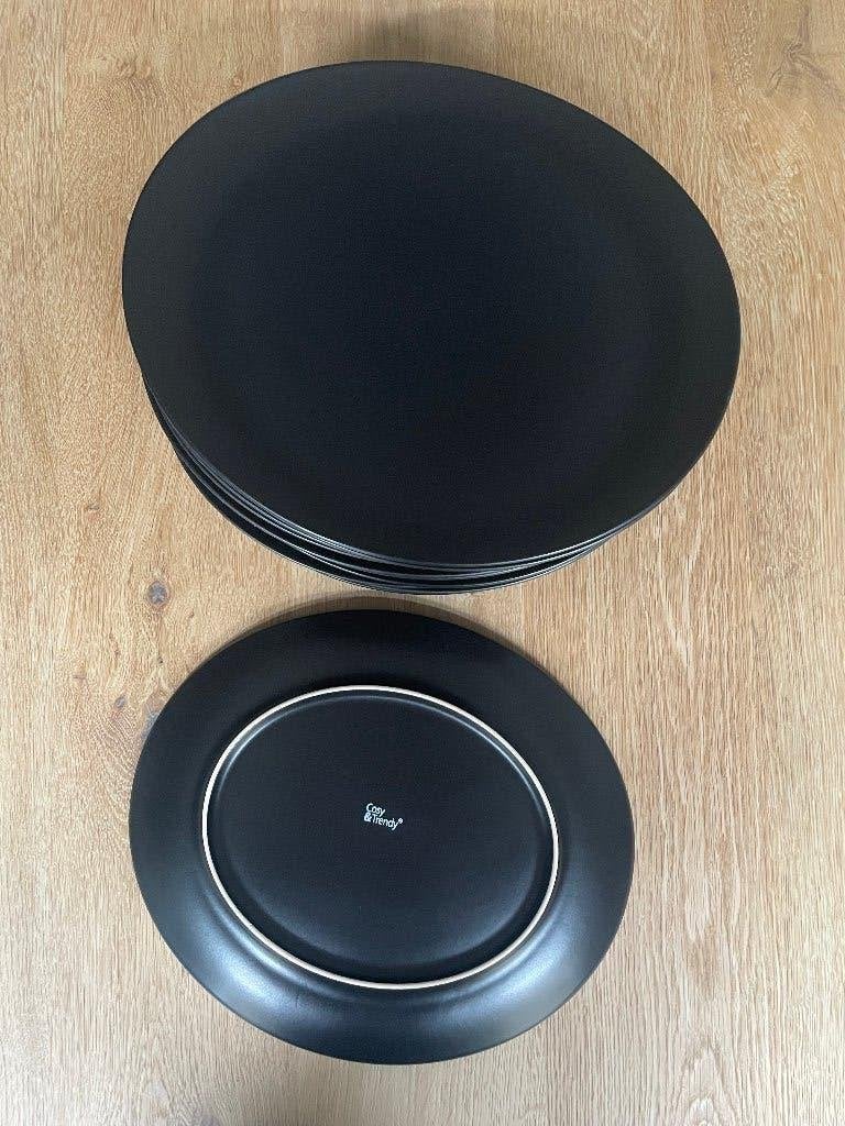 Assiette à dîner ovale Cosy & Trendy noire mate 32 x 27 cm, Maison & Meubles, Assiettes(s), Enlèvement ou Envoi, Comme neuf, Porcelaine