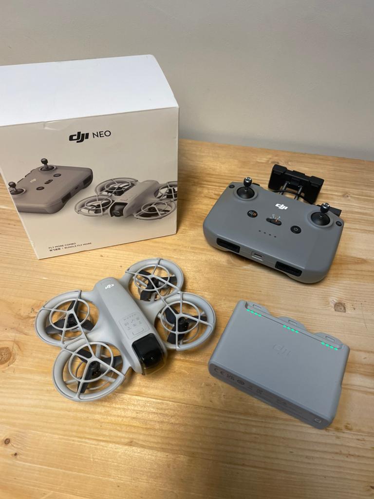 DJI Neo - Fly More Combo - Perfecte staat, nooit gecrasht, Audio, Tv en Foto, Drones, Zo goed als nieuw, Cameradrone, Topkwaliteit