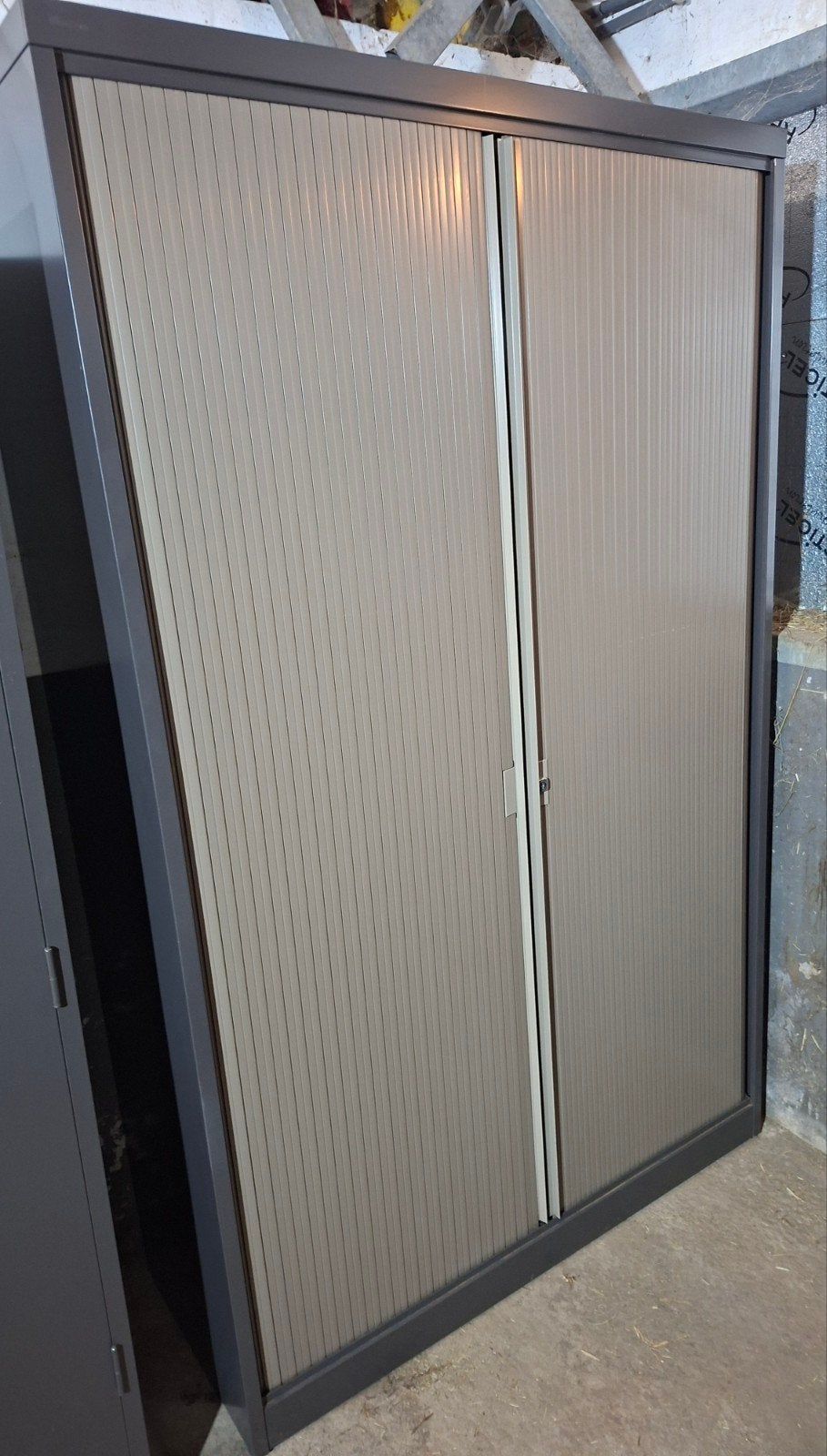 metalen roldeurkast, Ophalen, 100 tot 150 cm, Archiefkast, Meerdere deuren