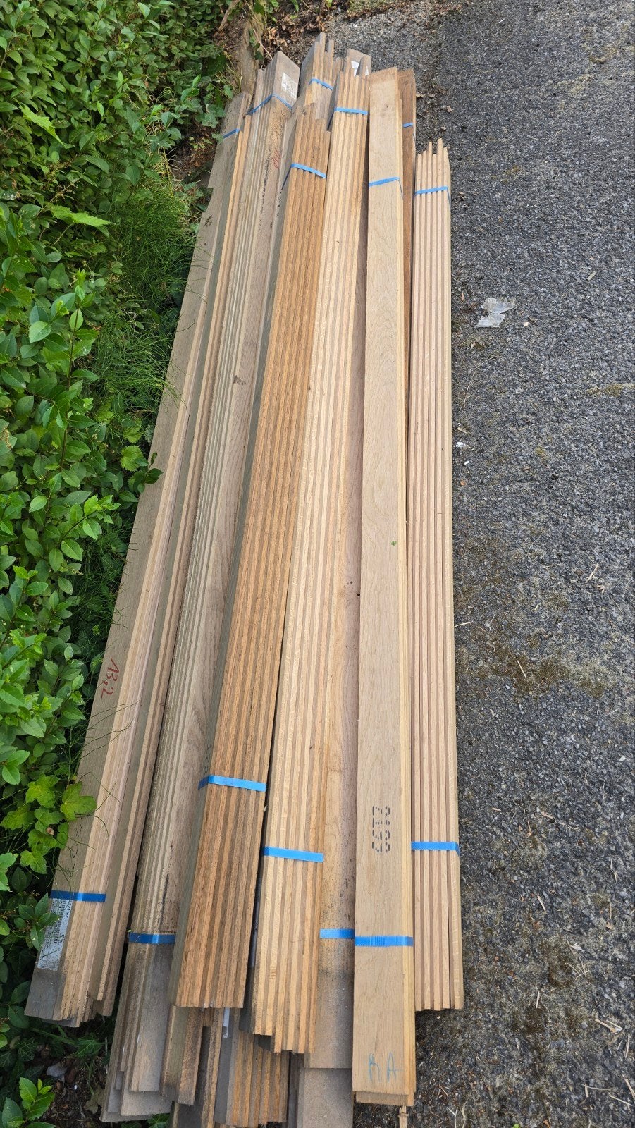 Vol eiken plinten, een hele hoop. Prijs per pakket., Doe-het-zelf en Bouw, Hout en Planken, Eiken, Ophalen