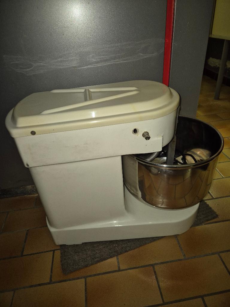Professionele spiraalkneder / deegmixer, Zakelijke goederen, Horeca | Keukenapparatuur, Ophalen, Gebruikt, Bakkerij en Slagerij