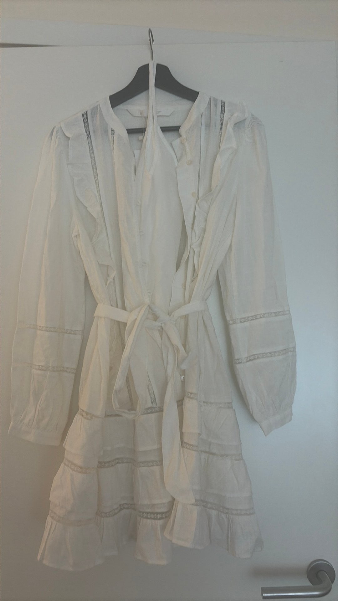 Robe neuve à volants et dentelle Mango - Style Bohème, Vêtements | Femmes, Enlèvement ou Envoi, Neuf, Taille 38/40 (M), Blanc