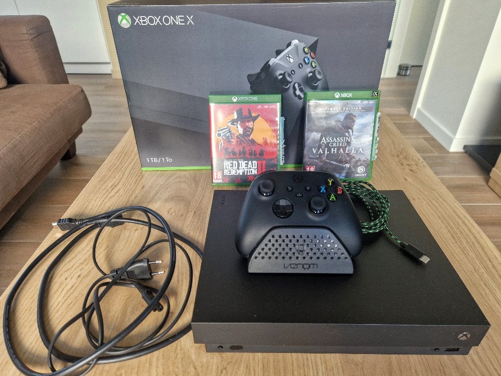 Xbox One X 1TB + Controller + RDR2 & AC Valhalla, Games en Spelcomputers, Spelcomputers | Xbox One, Gebruikt, Xbox One X, 1 TB