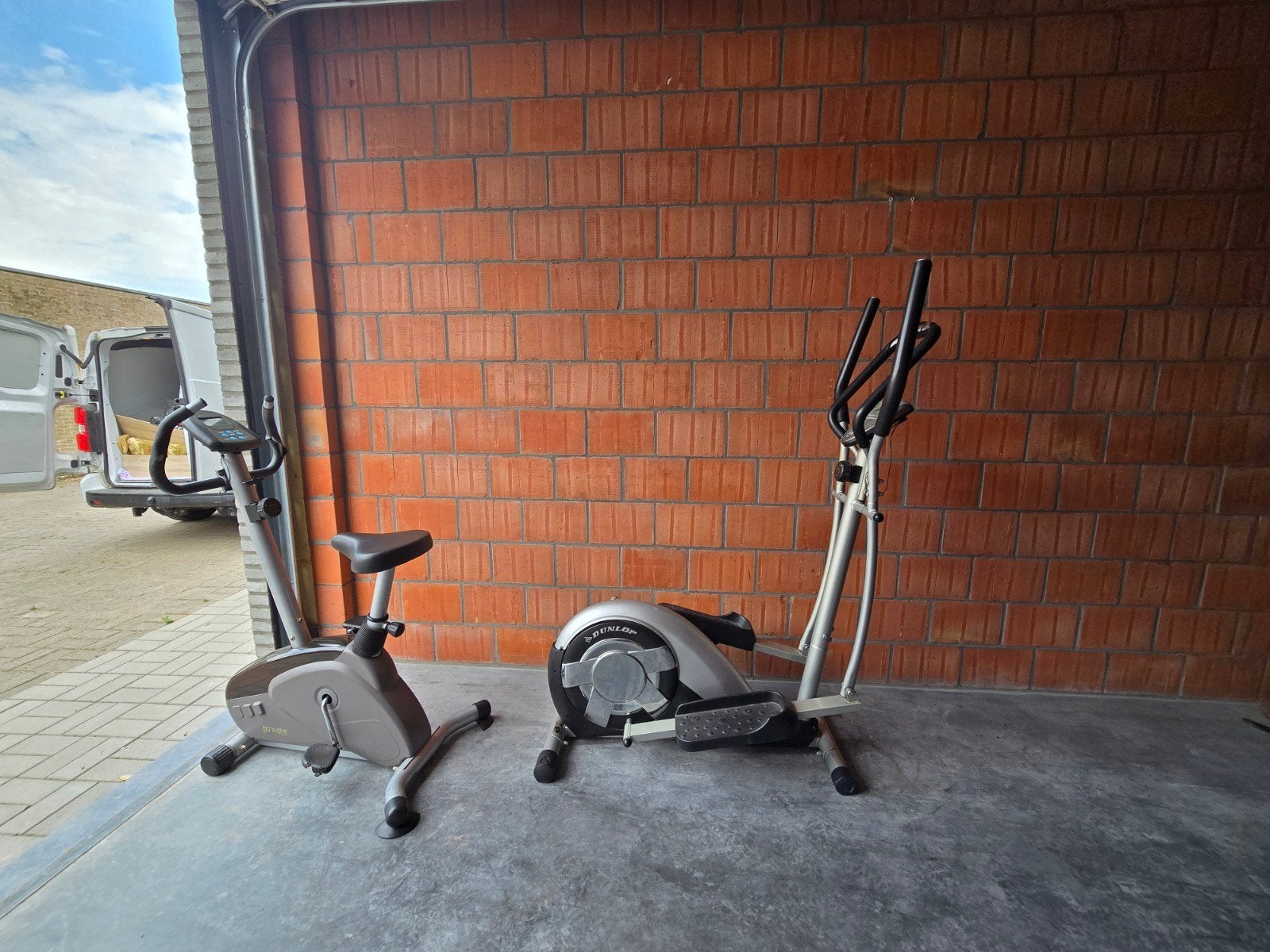 Hometrainer + crosstrainer Dunlop – €25/stuk of €40 samen, Ophalen, Crosstrainer