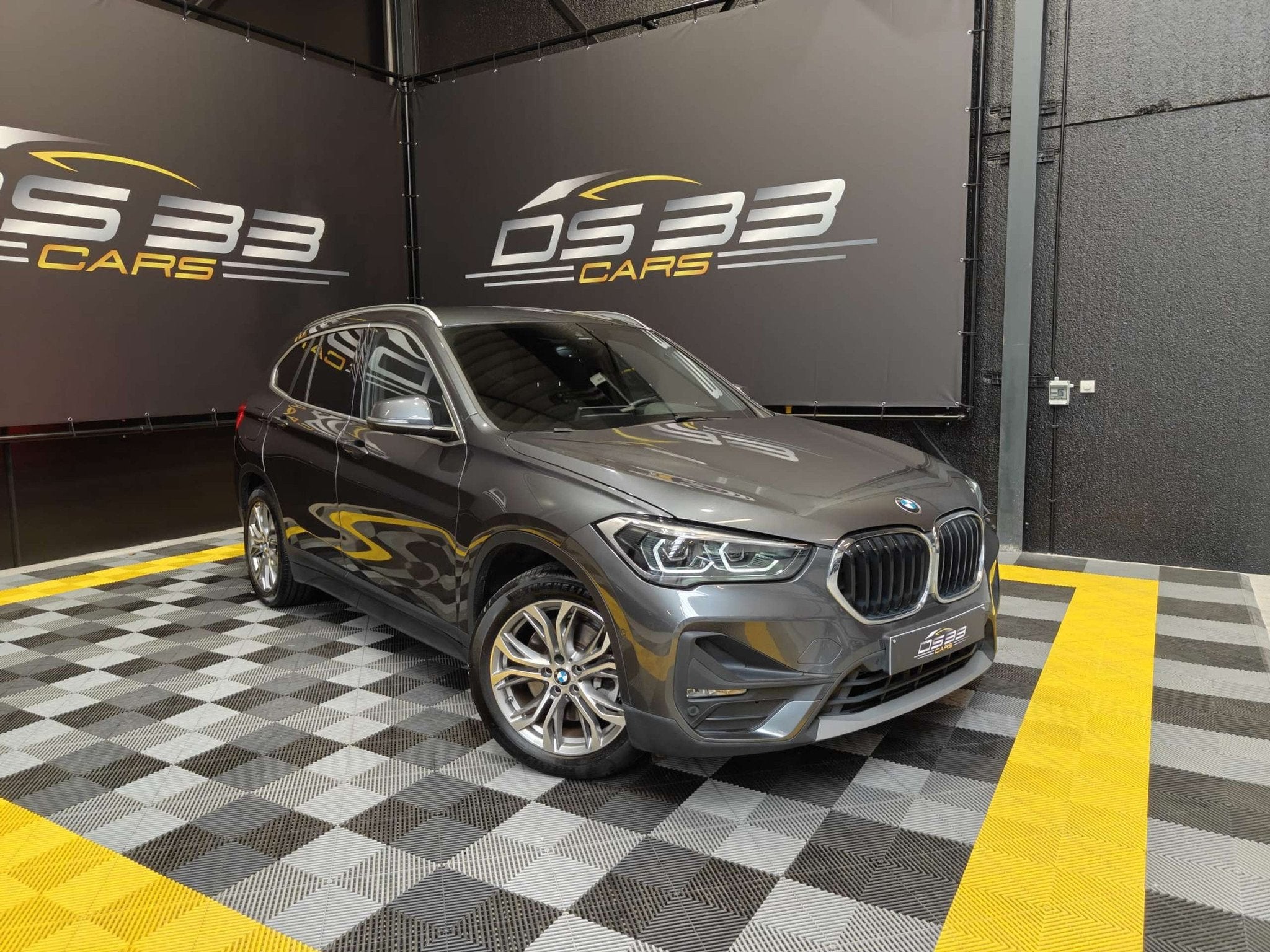 BMW X1 PHEV xDrive25e/LED/18"/HUD/AdCruise/ZV/CAM/GPS, Auto's, BMW, Stof, Gebruikt, Zwart, https://public.car-pass.be/vhr/905b05a3-0af6-488b-9d90-1aa2f62c59b4