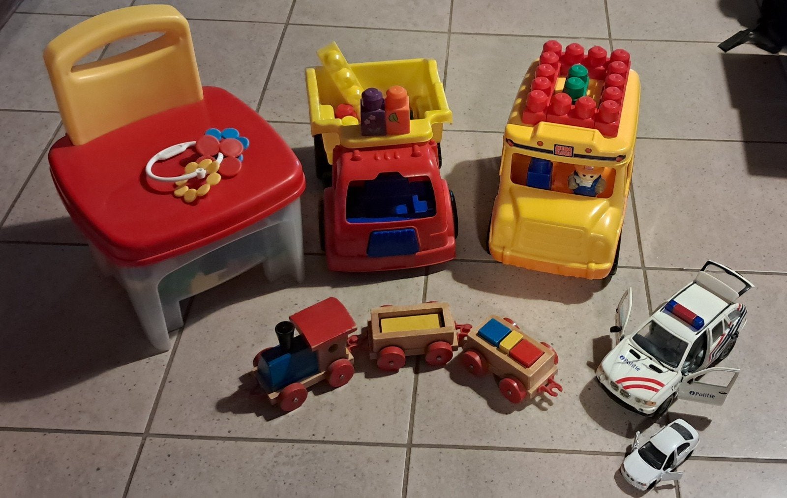 Speelgoed mega bloks, houten treintje, auto's, Ophalen