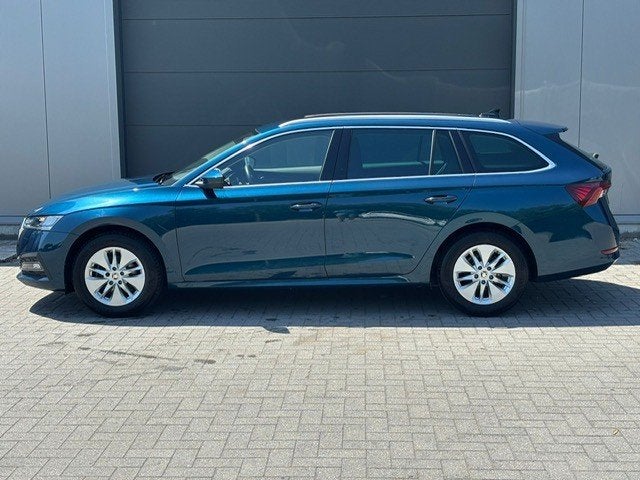 Skoda Octavia benzine automaat, Auto's, Skoda, Stof, Blauw, Bedrijf, 3 cilinders