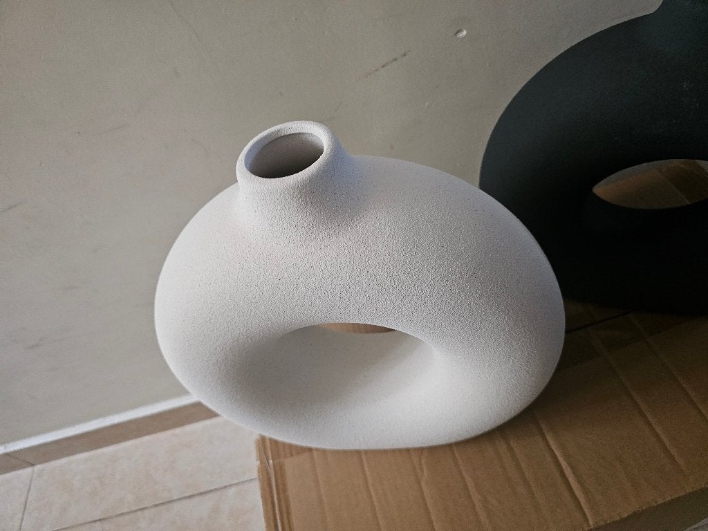 Vase en grès blanc ou noir, Enlèvement, Blanc