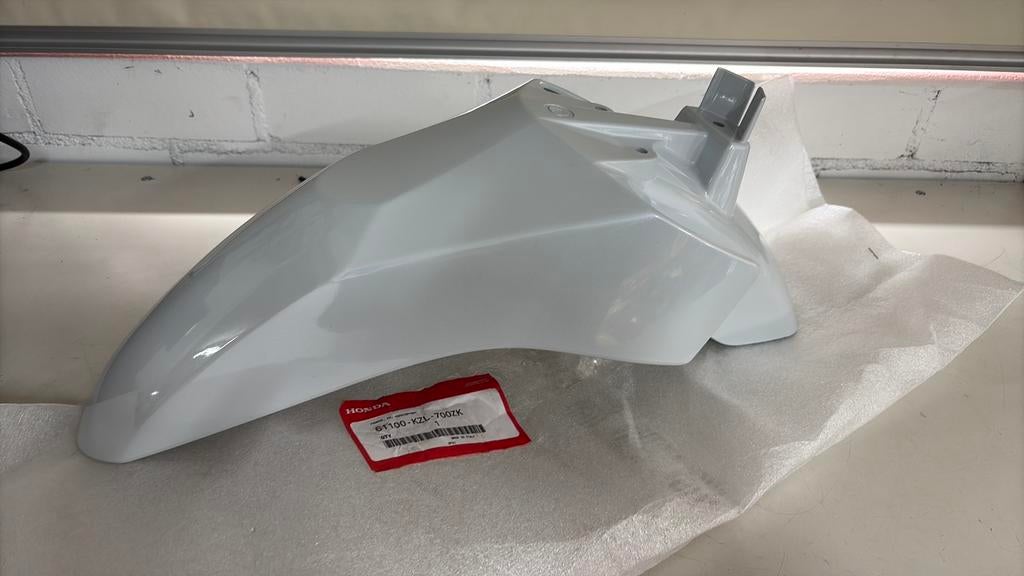 Honda Vision Nsc 50/110 voorspatbord wit nieuw !, Motoren, Ophalen of Verzenden