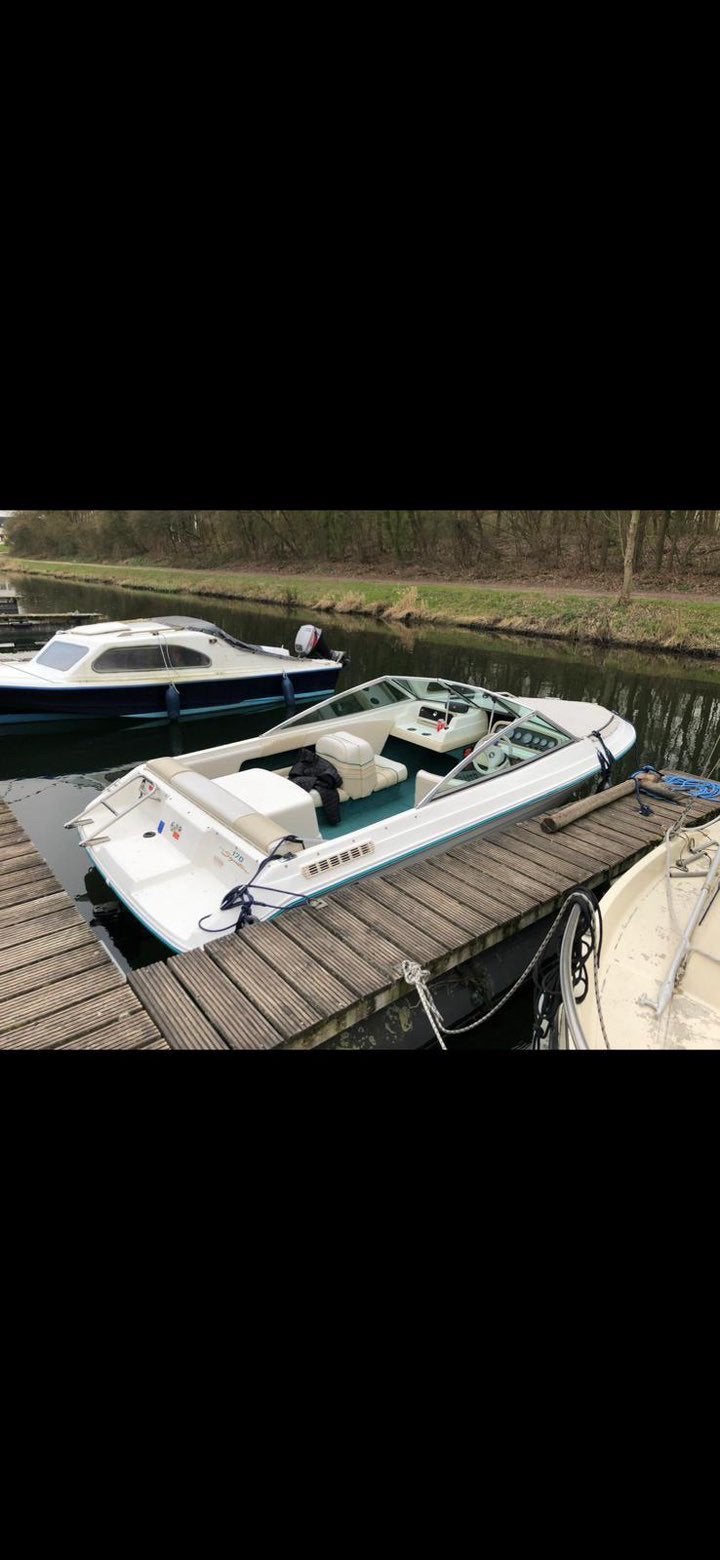 Bateau à moteur avec point d'ouverture de la voie maritime, Sports nautiques & Bateaux, Speedboat, 3 m, Comme neuf, 6 m, Sea Ray