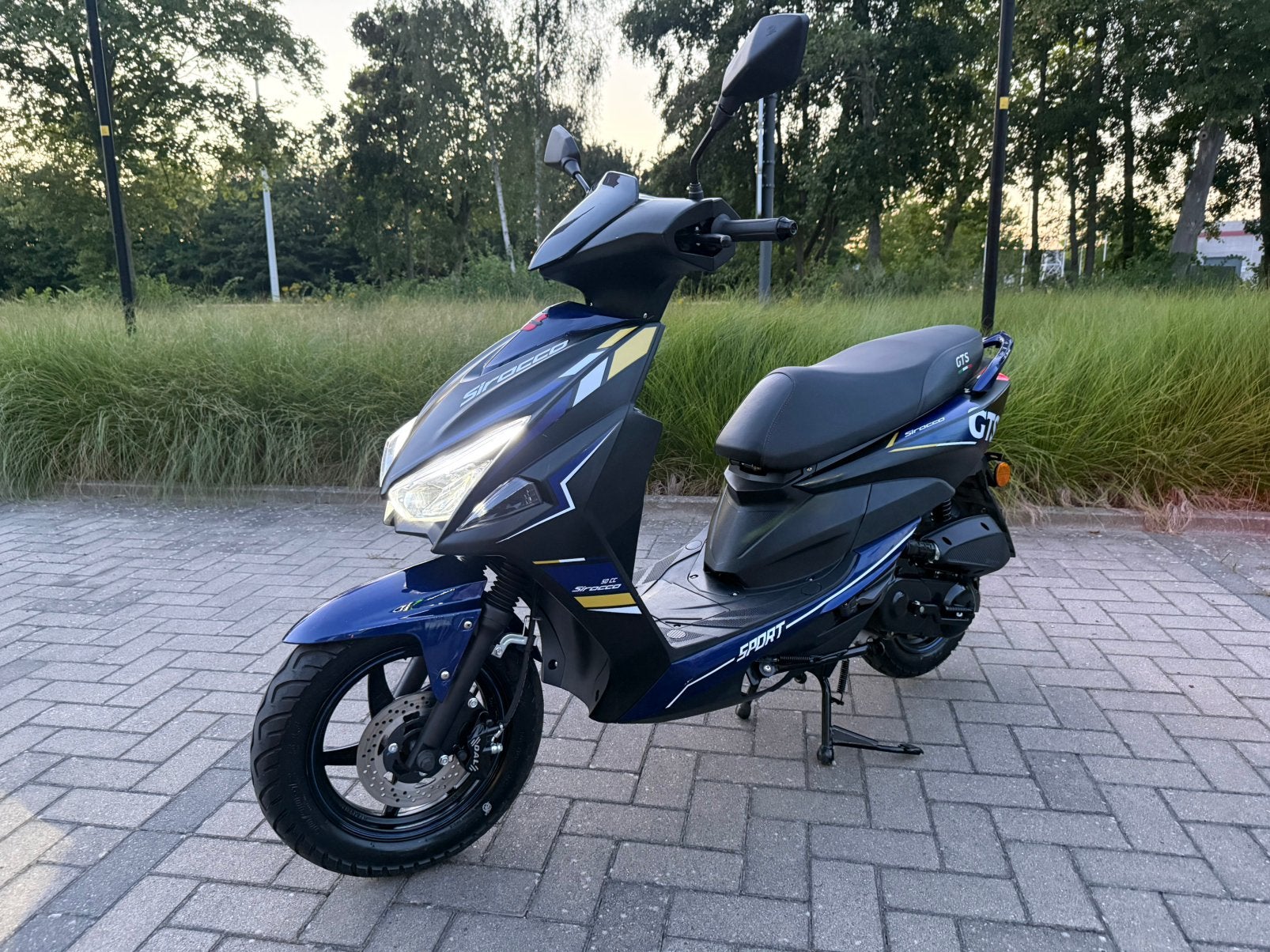 GTS Sirocco sport A klasse rijden zonder rijbewijs, Ophalen, Klasse A (25 km/u), Zo goed als nieuw, Benzine