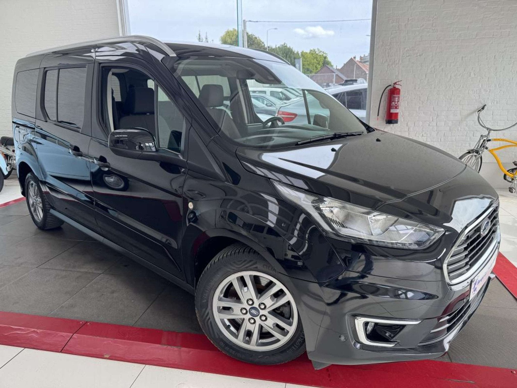 Ford Tourneo Connect 120CH CARPLAY 1ÈRE MAIN 7PLACES GAR 12, Auto's, Ford, Stof, Gebruikt, Zwart, Bedrijf