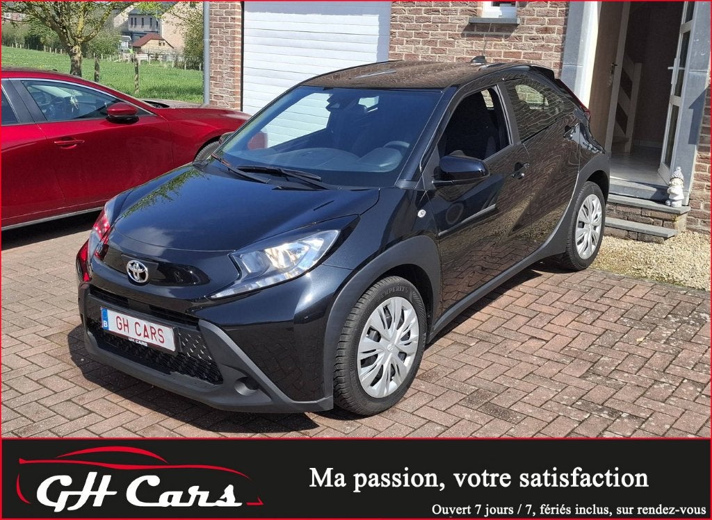 Fin 2024 Toyota Aygo X automatique Sièges chauffants Caméra, 4 zetels, Stof, Lane Keeping Assist, Zwart
