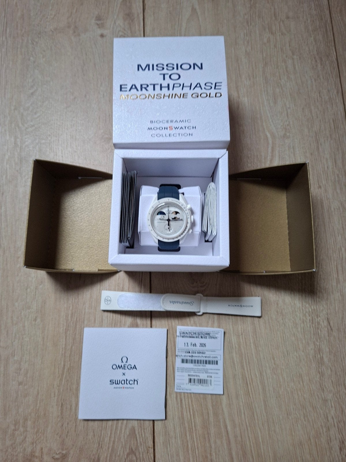 Omega x Swatch Mission to Earthphase Moonshine Gold, Bijoux, Sacs & Beauté, Enlèvement ou Envoi, Swatch