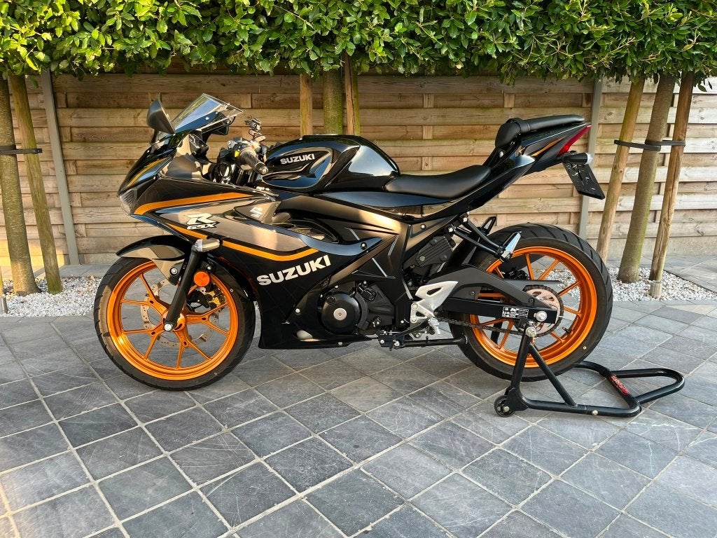 Suzuki gsx-r125cc **titan black**6/2026**4900km**, Motoren, Nieuw, Bedrijf, Sport, 11 kW of minder