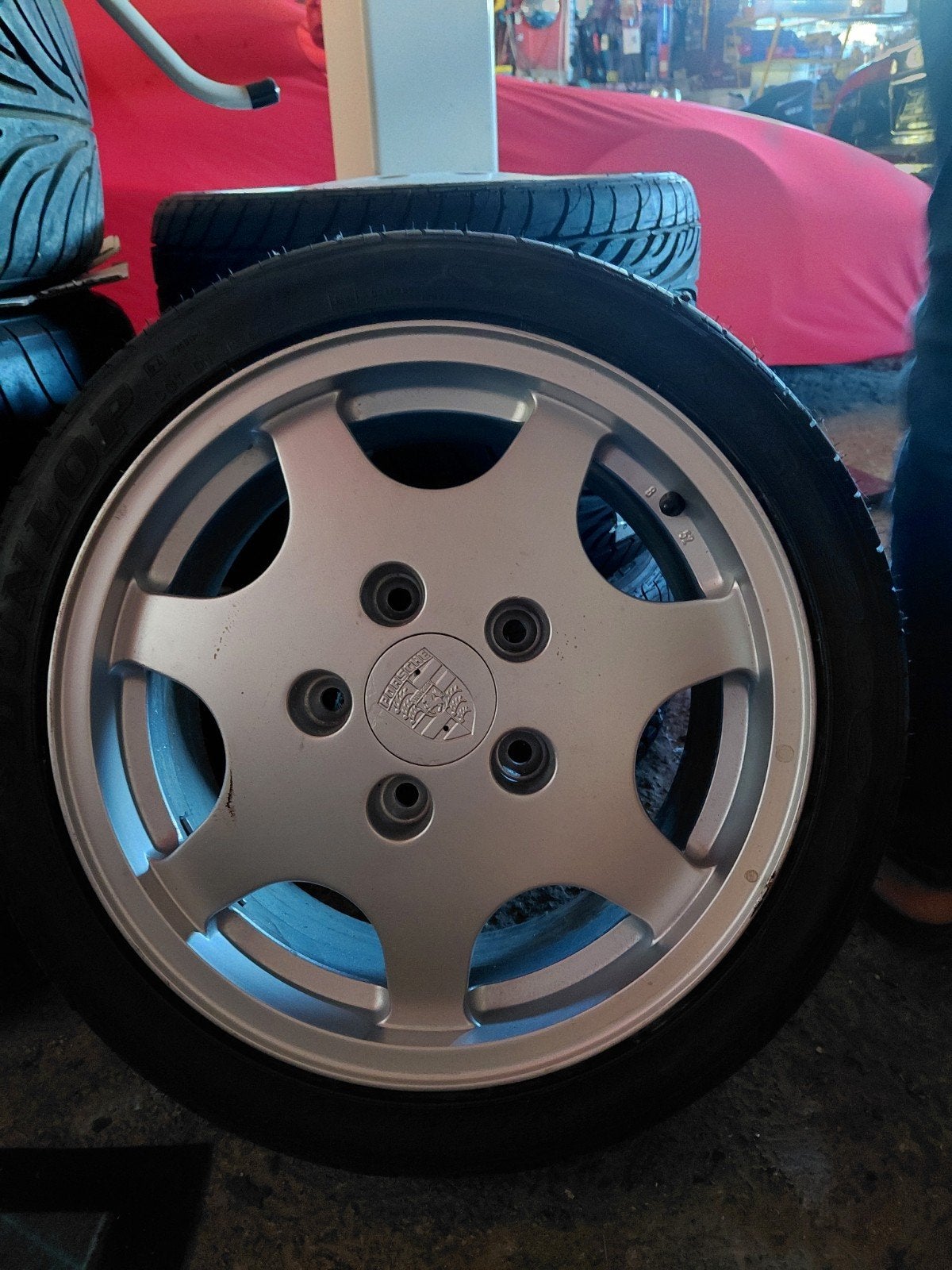 Porsche velgen + banden carrera 2 / 4 Nieuw, Ophalen, Band(en)