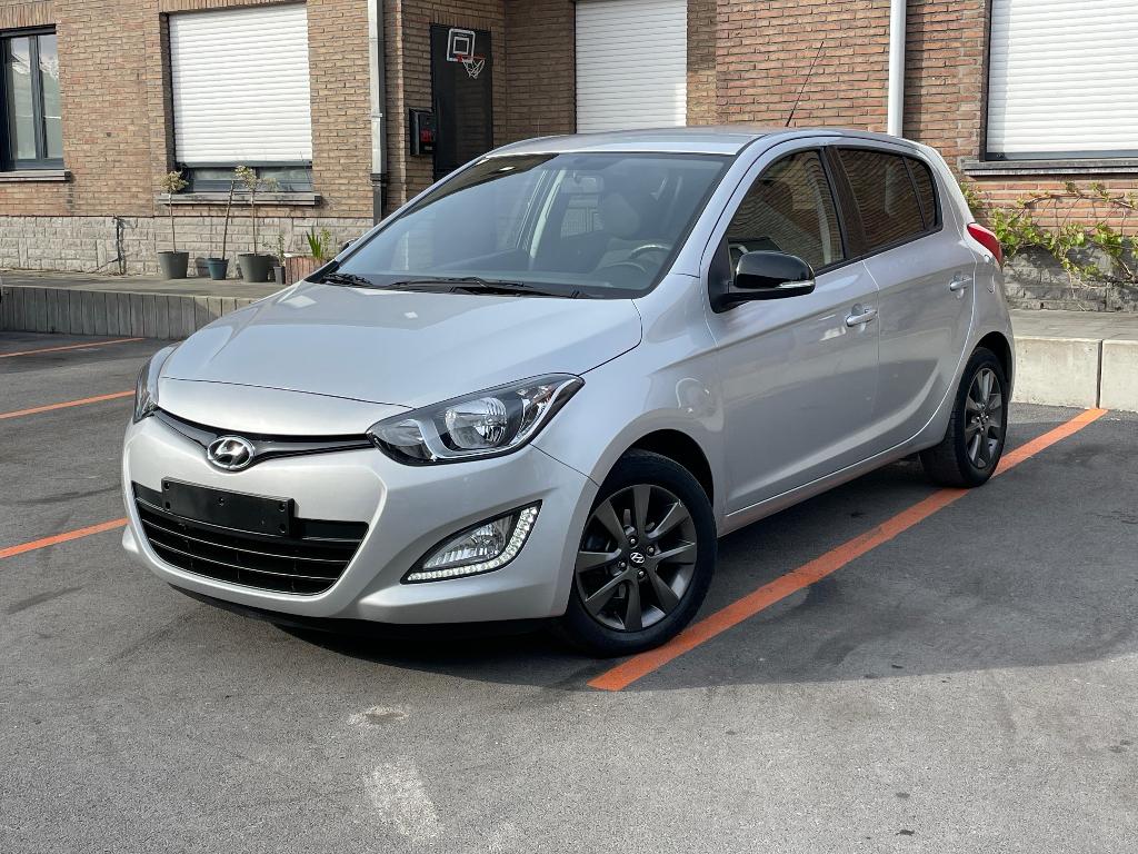 Hyundai i20 GO! Edition 1.2i Benzine/ 2014 / 70000.km, Auto's, Hyundai, Euro 5, Bedrijf, Handgeschakeld, Zilver of Grijs