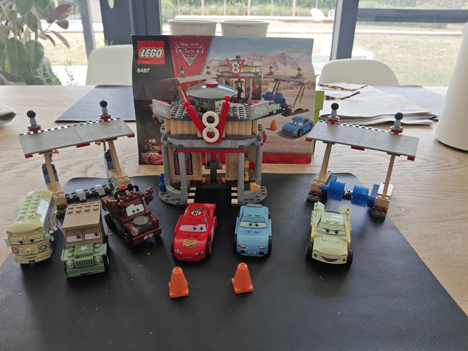 Lego Cars 2 Flo's café 8487, Kinderen en Baby's, Lego, Ophalen of Verzenden, Zo goed als nieuw, Compleet