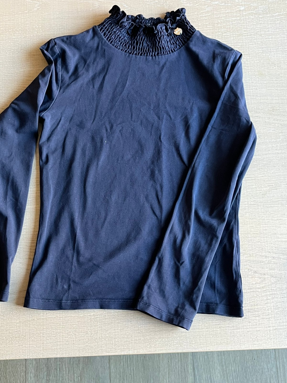 Zwart dun truitje Le chic maat 140, Kinderen en Baby's, Kinderkleding | Maat 140, Ophalen of Verzenden, Zo goed als nieuw