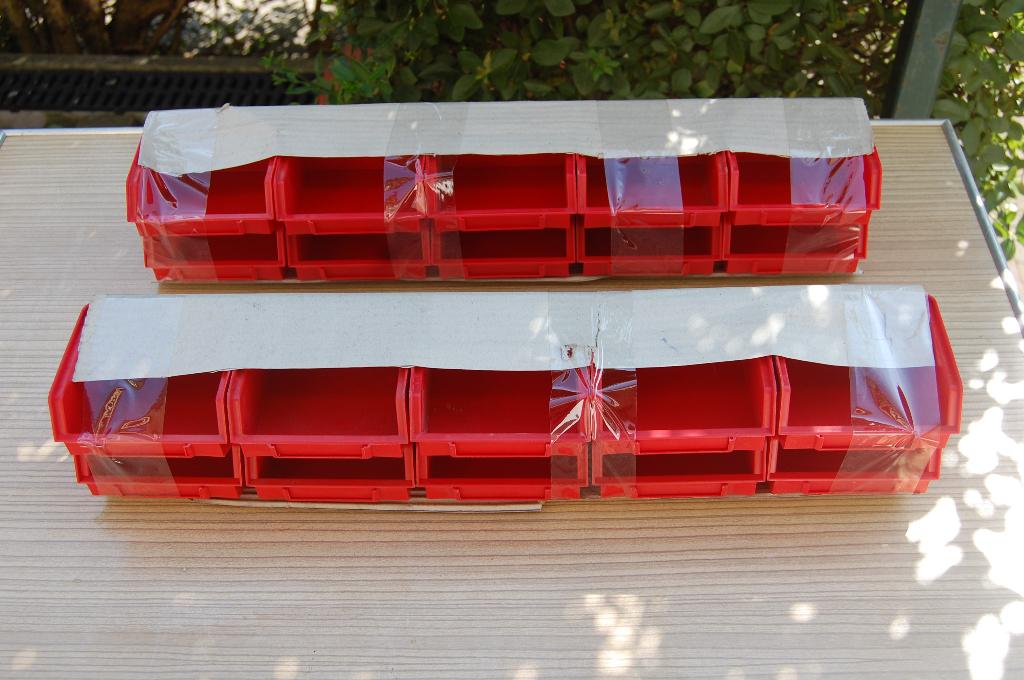 Boîte de Rangement Plastique Empilable rouge et brune, Enlèvement, Neuf, Boîte