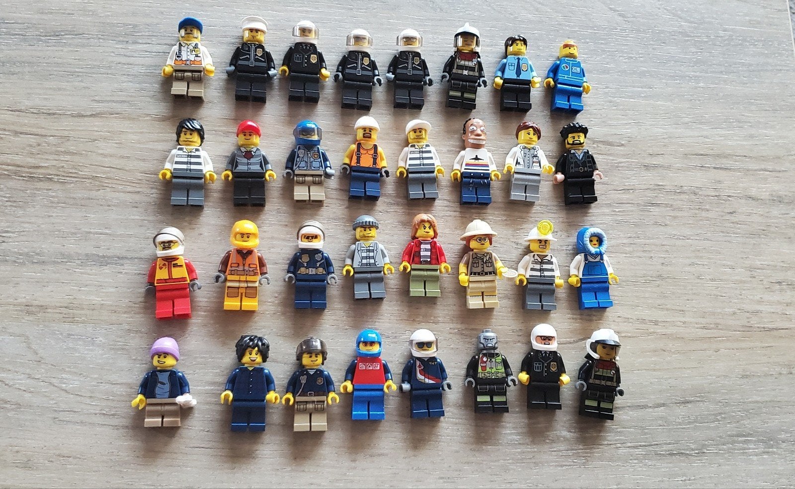 32 lego minifiguren, Ophalen of Verzenden, Lego