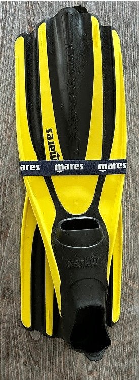 Palme de plongée Mares jaune et noir, Sports nautiques & Bateaux, Plongée, Enlèvement, Comme neuf, Palmes de natation ou de plongée