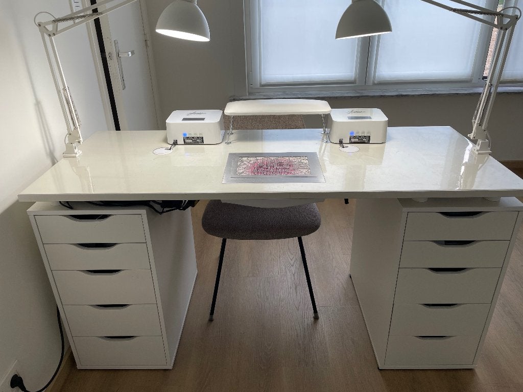 Professionele nageltafel met ingebouwde afzuiging, Ophalen, Gebruikt