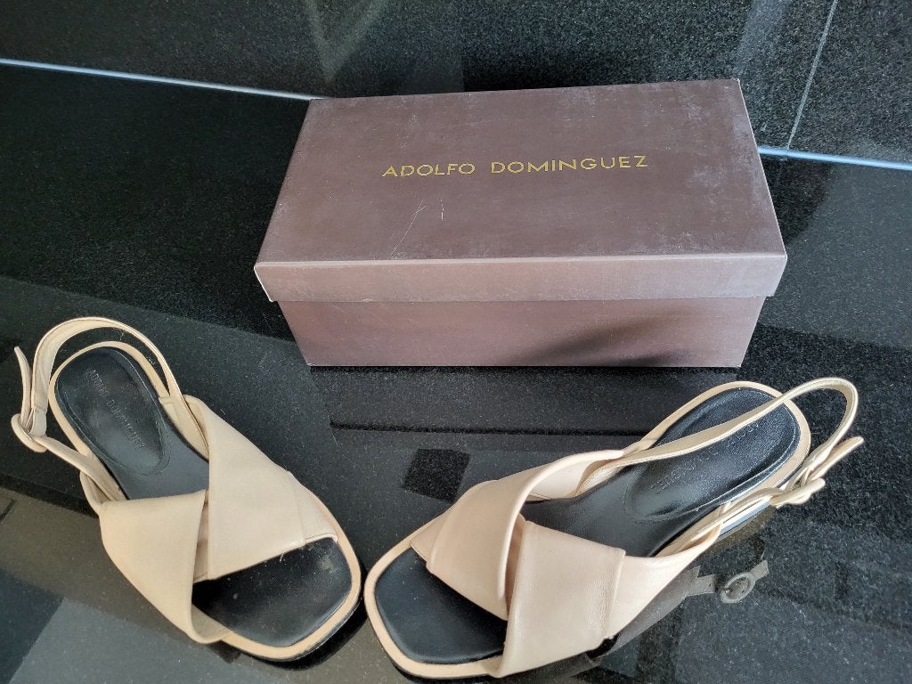 Sandalen Adolfo Dominguez maat 39, Beige, Gedragen, Sandalen of Muiltjes, Ophalen of Verzenden