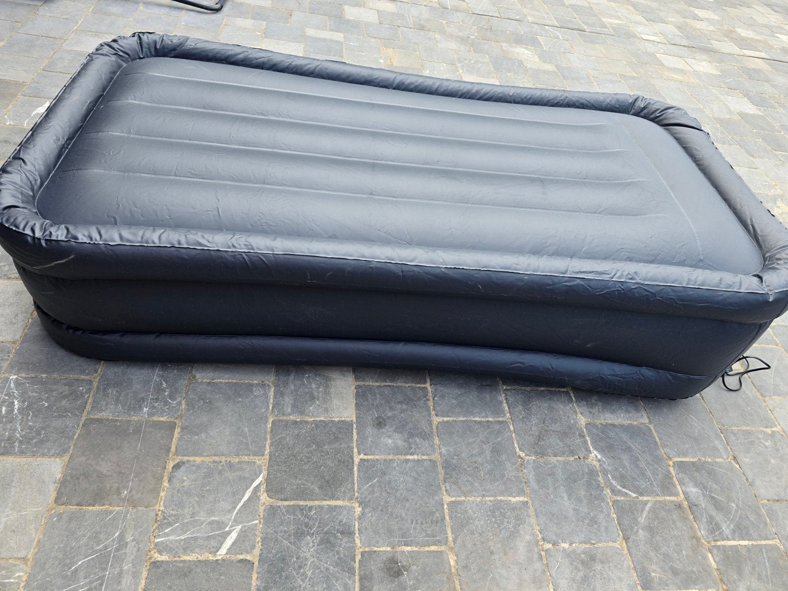 matelas gonflable avec pompe intégrée, Caravanes & Camping, Matelas pneumatiques, Comme neuf, Pompe intégrée, Enlèvement ou Envoi