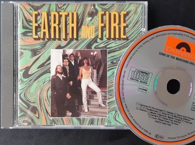 EARTH & FIRE - Atlantis & Song of the marching children (CD), Cd's en Dvd's, Cd's | Rock, Zo goed als nieuw, Progressive Rock