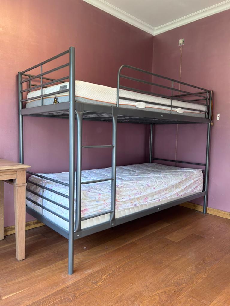 Stapelbed Svärta, Ophalen, Zo goed als nieuw, Stapelbed
