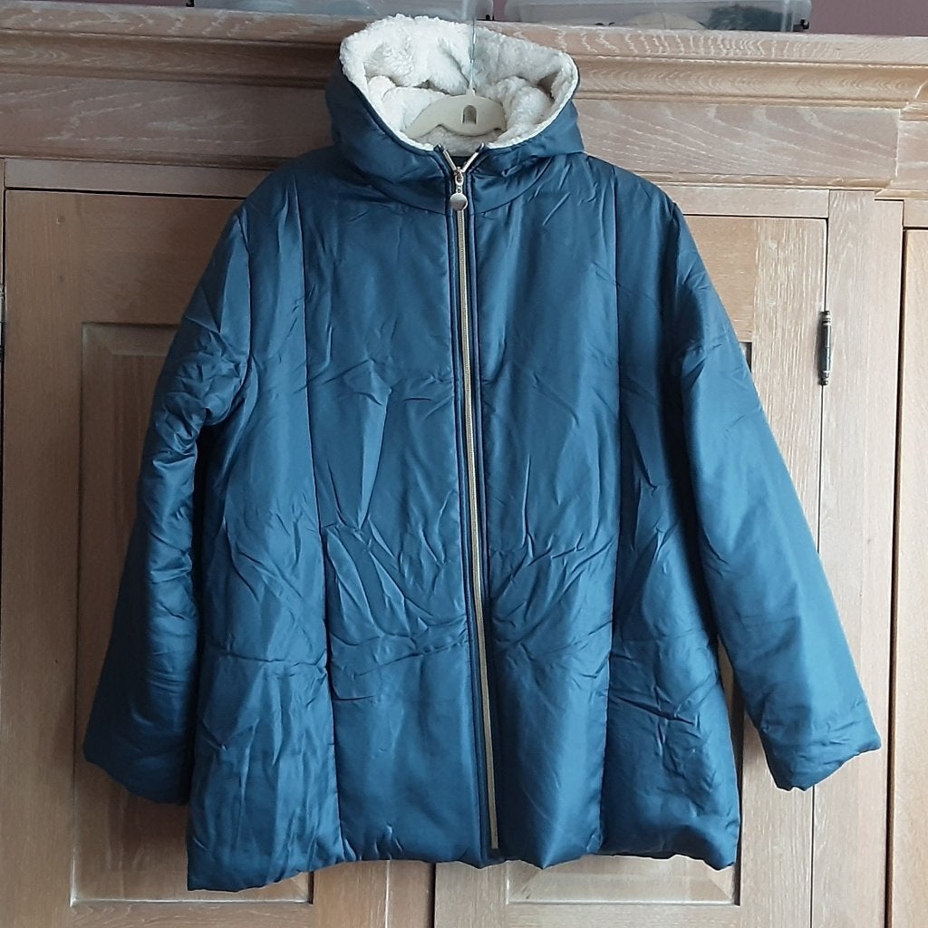 Splinternieuwe mooie licht gewatteerde tussensesoen jas, Ophalen of Verzenden, Nieuw, Maat 42/44 (L), Blauw