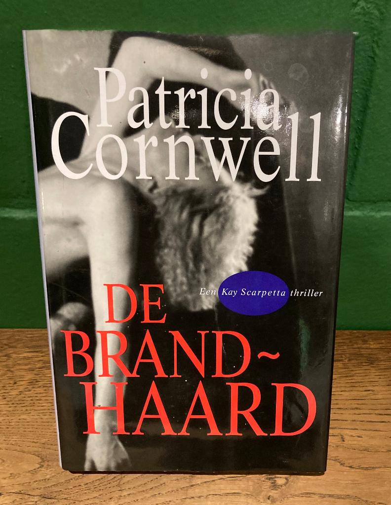 Patricia Cornwell - De brandhaard ( boek) 1998, Boeken, Ophalen of Verzenden, Gelezen, Patricia Cornwell