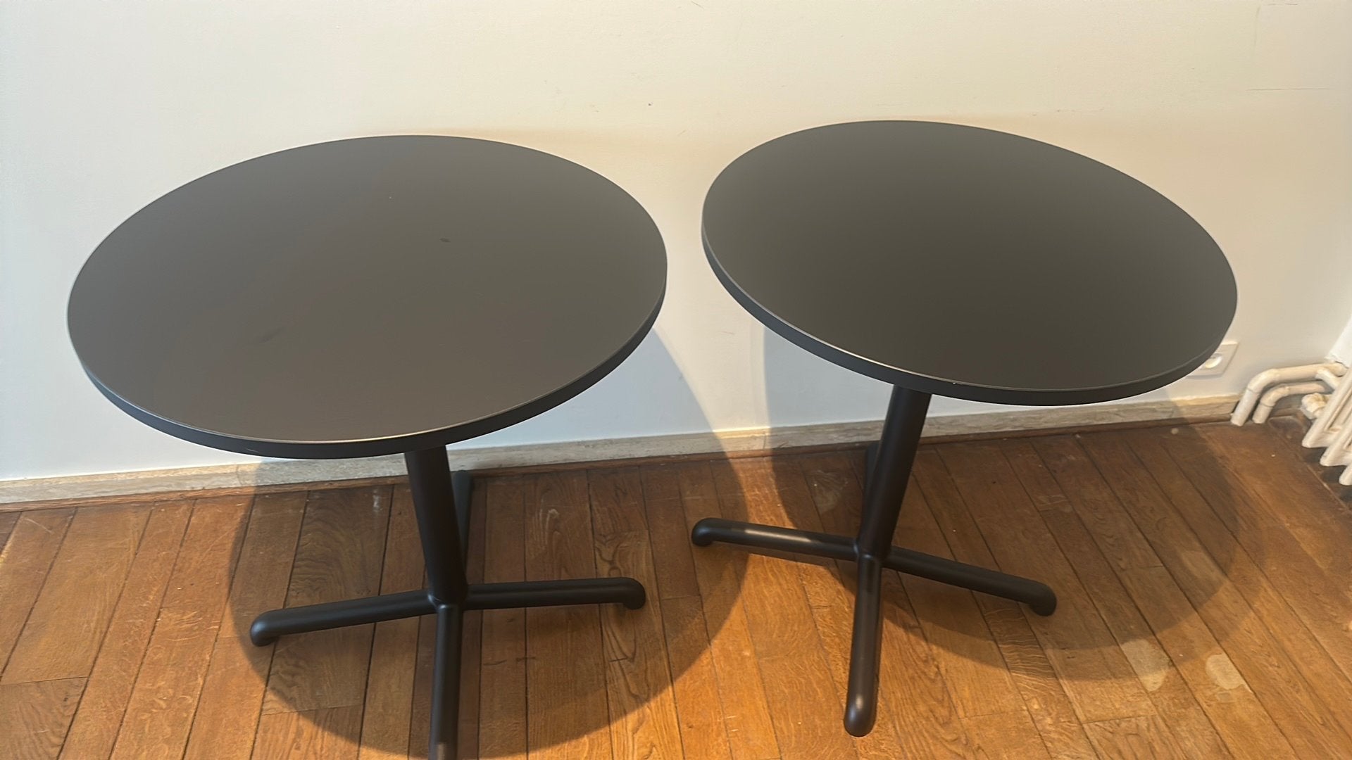 2 x Stensele Ikea ronde tafel antraciet, Huis en Inrichting, Ophalen, Zo goed als nieuw, Tot twee personen, Rond