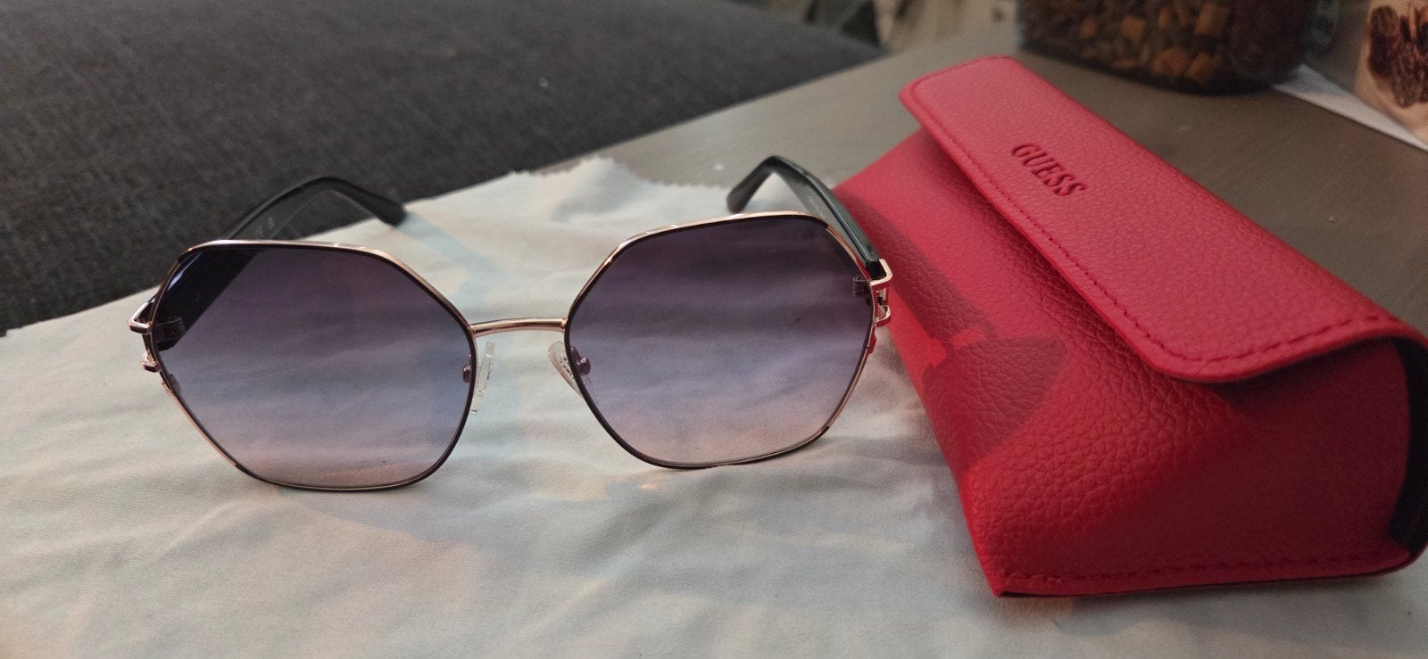 Zonnebril GUESS, Handtassen en Accessoires, Ophalen, Nieuw, Zonnebril