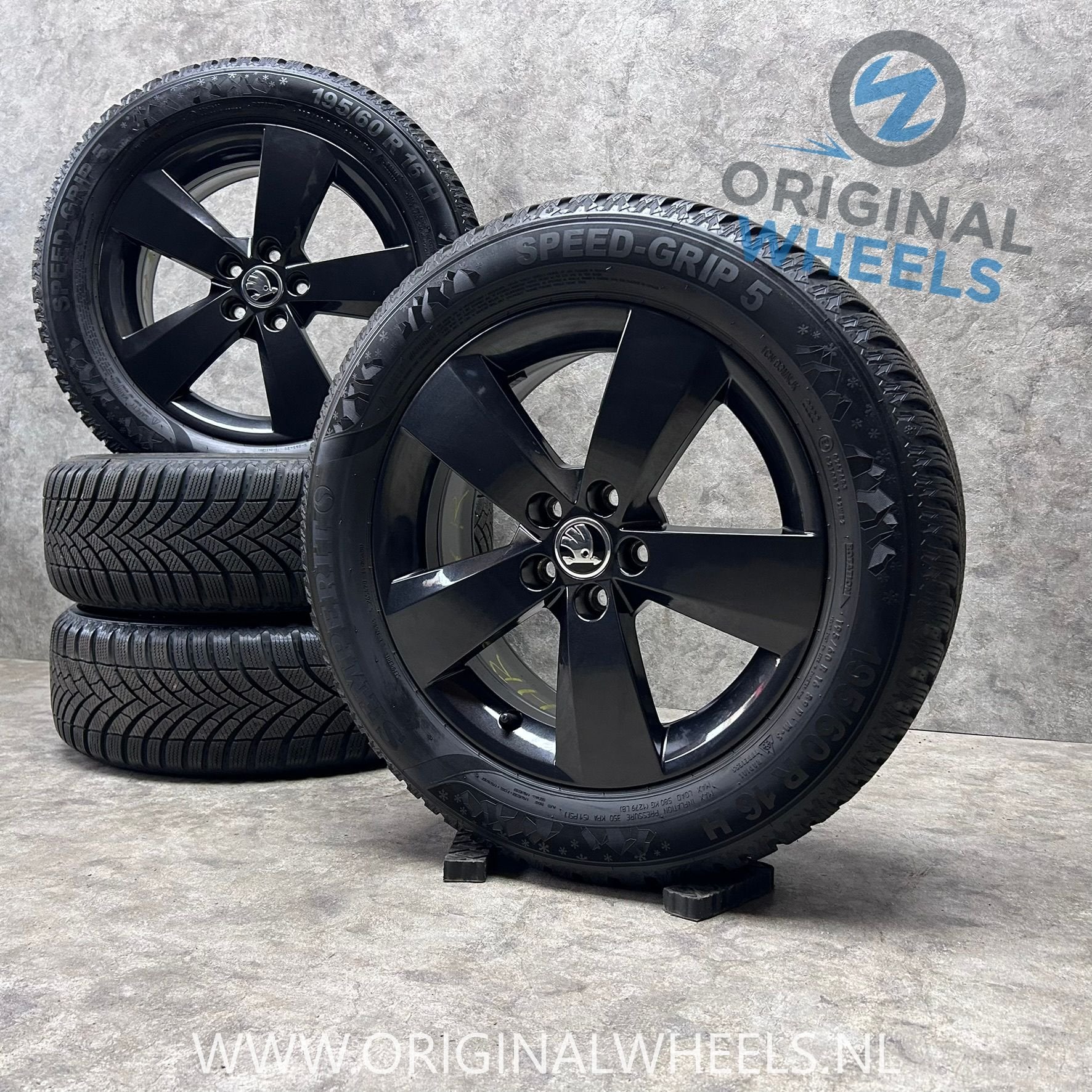 16 inch originele velgen + winterbanden Skoda Kamiq, Auto-onderdelen, Gebruikt, -, Banden en Velgen, 195 mm