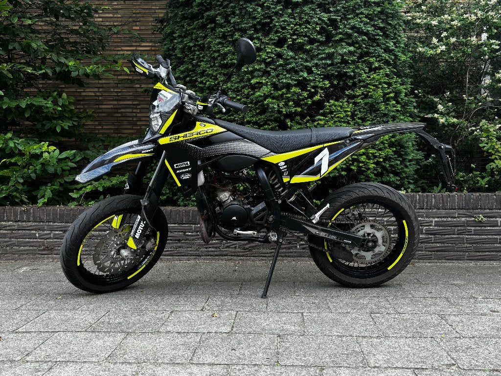 Sherco sm 50 rs (VOLLEDIG STOCK), 6 versnellingen, Zo goed als nieuw, 50 cc, Ophalen