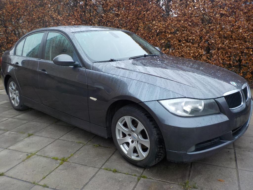 E90 / 320I, Autos, Cuir, Achat, 4 portes, Boîte manuelle