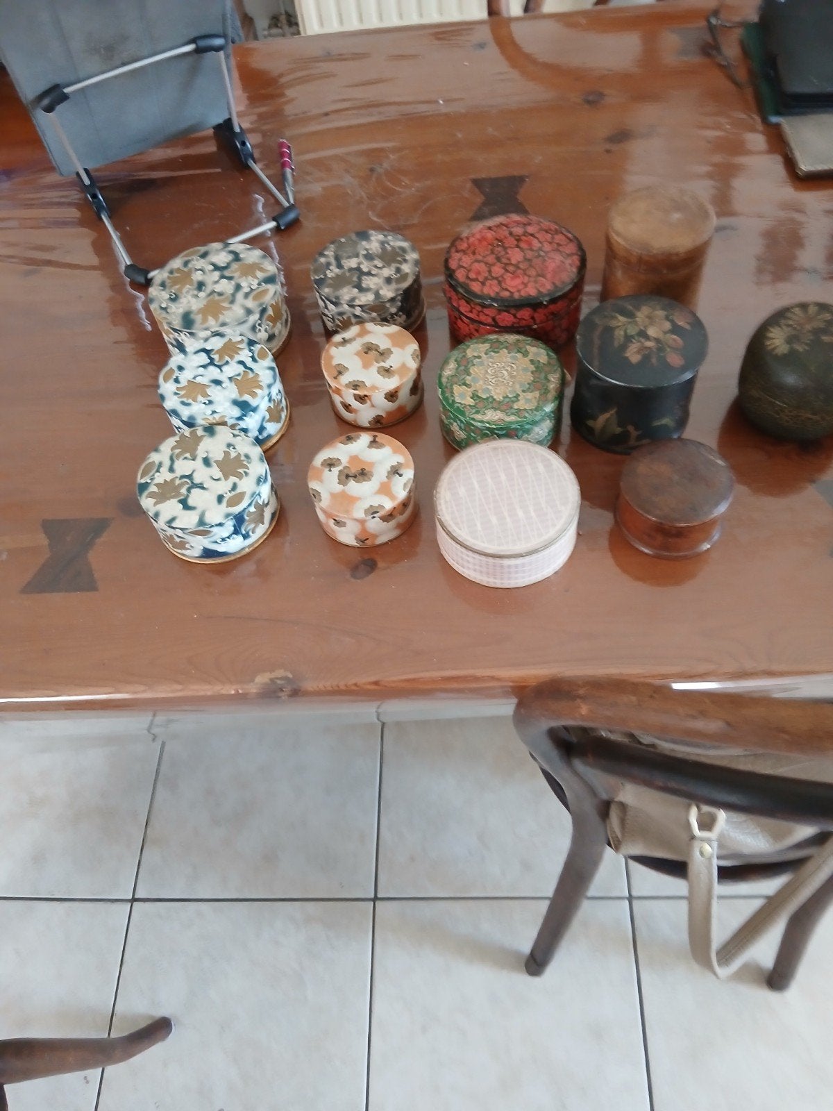 Lot oude poederdozen, Ophalen