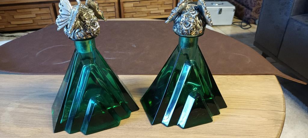 2 diepgroene karaffen, Antiek en Kunst, Curiosa en Brocante, Ophalen