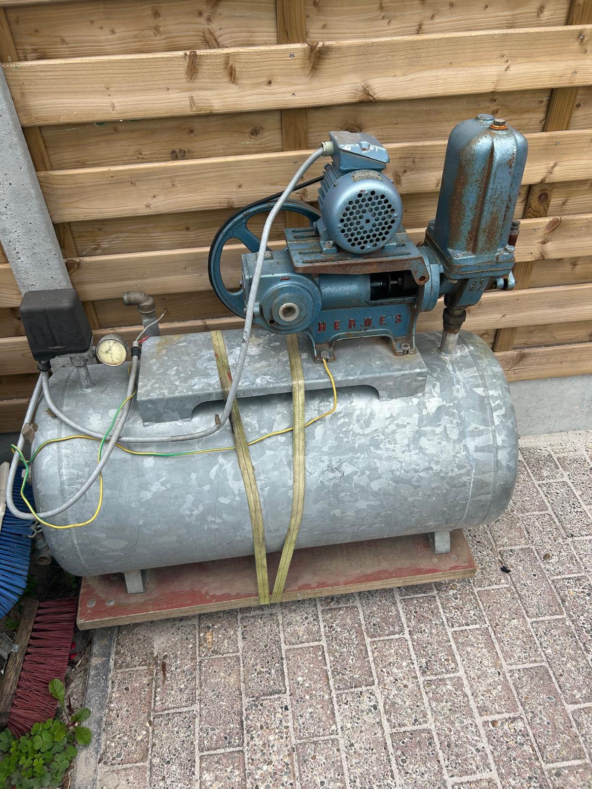 Hermes hydrofoorpomp met drukvat – AEG 220/380V motor, Doe-het-zelf en Bouw, Compressors, Ophalen, Gebruikt
