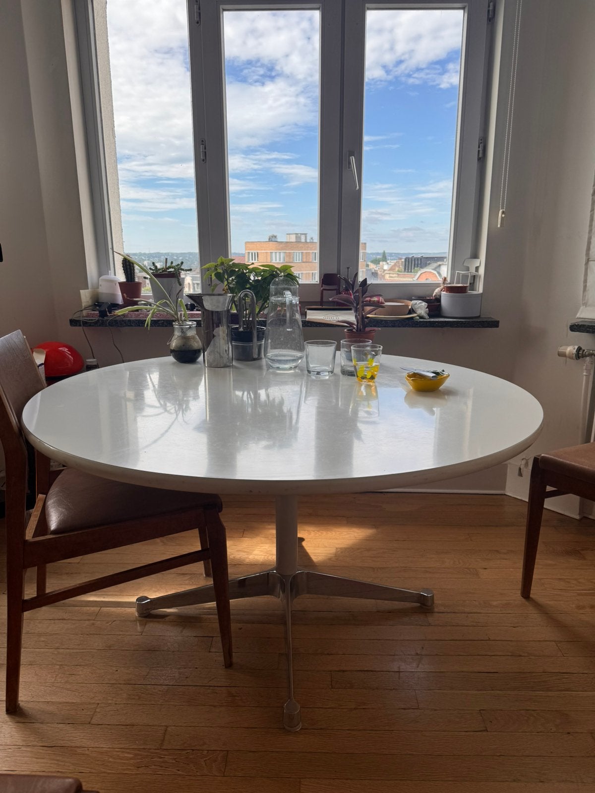 Table Contract Eames X Herman Miller, 50 – 75, Rond, Comme neuf, 100 à 150 cm