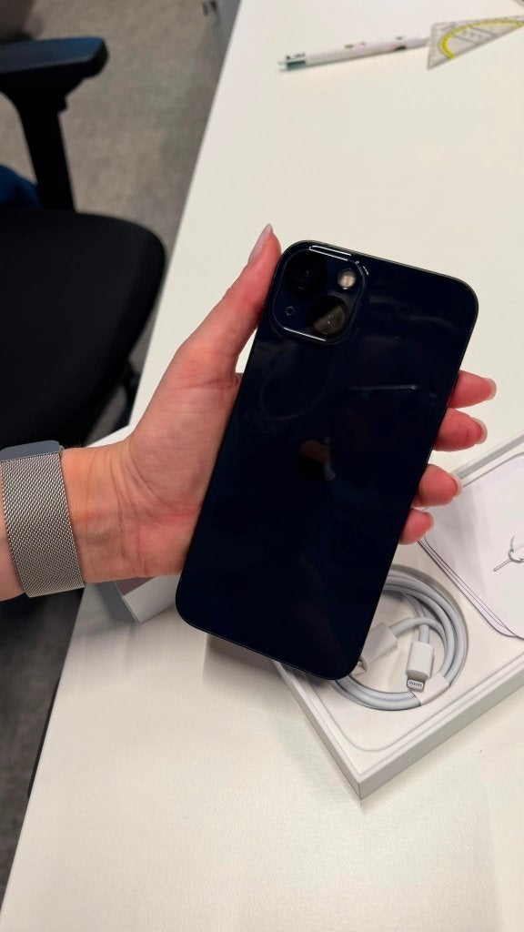 Apple iPhone 13 128GB Nieuw, Nooit gebruik, Met doos & lader, Telecommunicatie, Mobiele telefoons | Apple iPhone, Ophalen, 128 GB