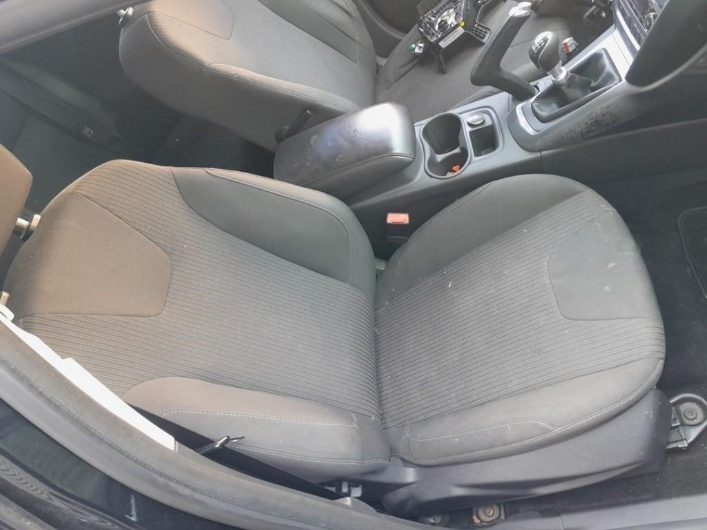 STOEL RECHTS VOOR Ford Focus 3 (01-2010/12-2019), Gebruikt, Ford