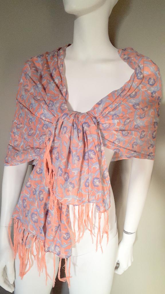 omslagsjaal zalmroze + blauw, Kleding | Dames, Mutsen, Sjaals en Handschoenen, Ophalen, Gedragen