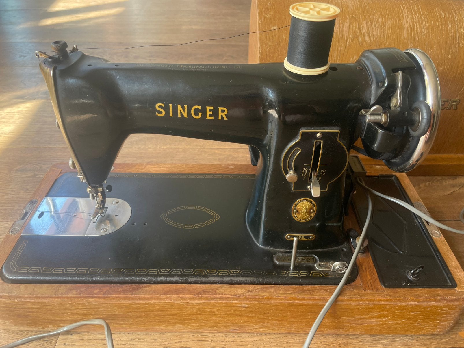 Singer 15B vintage gietijzeren naaimachine met houten koffer, Antiquités & Art, Enlèvement
