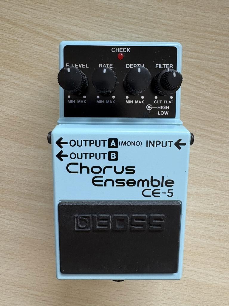 Pédale Boss Chorus Ensemble CE-5 - état neuf, Enlèvement ou Envoi, Neuf, Chorus