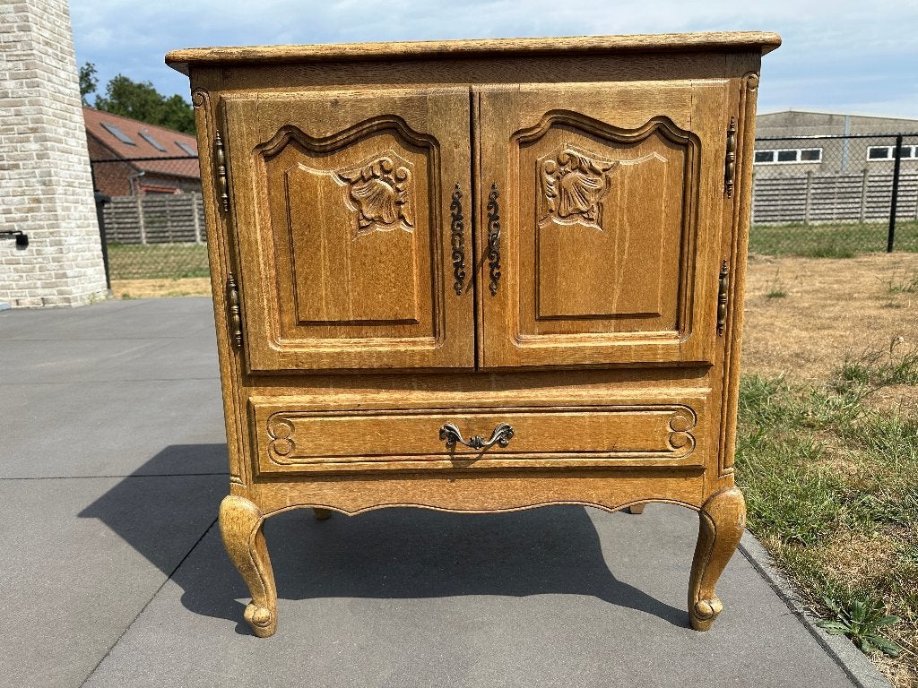 Klein gesneden en antiek houten dressoir, Antiek en Kunst, Ophalen