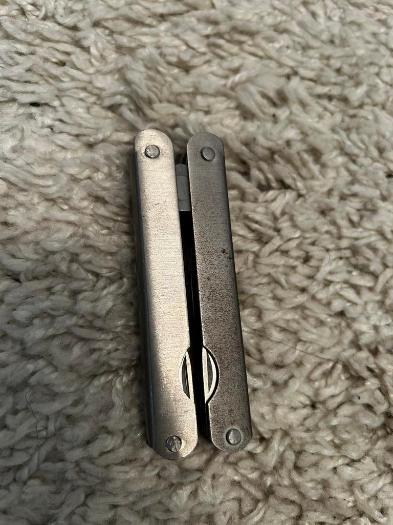Multitool tang – compact zakmes met tools, Caravans en Kamperen, Kampeergereedschap, Zo goed als nieuw, Ophalen of Verzenden